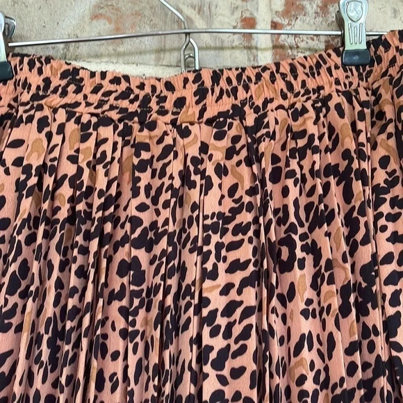 Listical Leopard Print Crystal Pleated Handkerchief Hem Midi Skirt - Picture 7 of 8